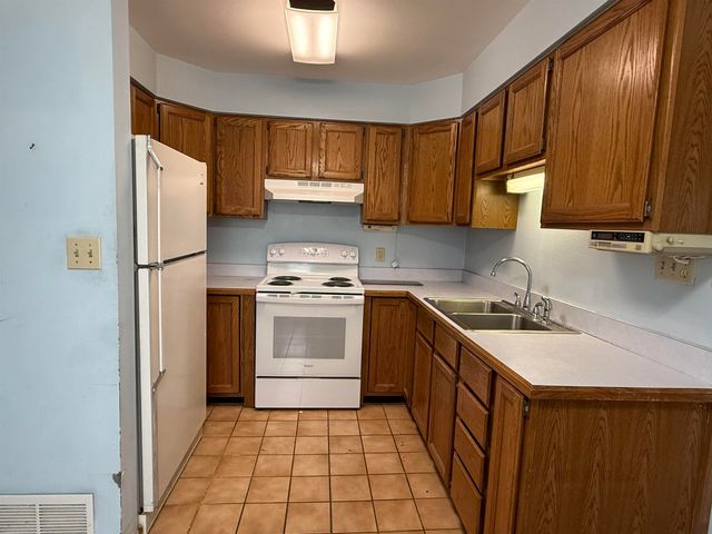 532 Montrose St., Salina, KS 67401