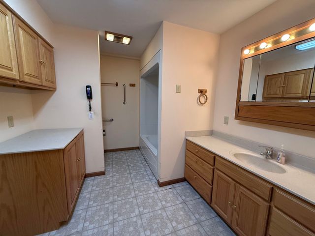 532 Montrose St., Salina, KS 67401