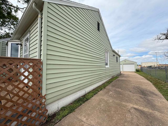 532 Montrose St., Salina, KS 67401
