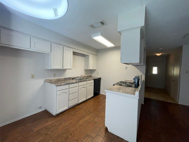 7536 Meadowlark Lane N, Watauga, TX 76148