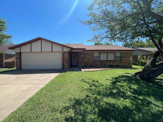 7536 Meadowlark Lane N, Watauga, TX 76148