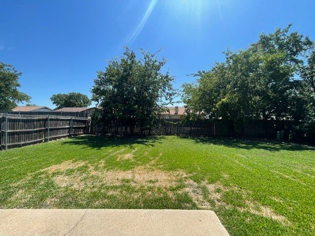 7536 Meadowlark Lane N, Watauga, TX 76148