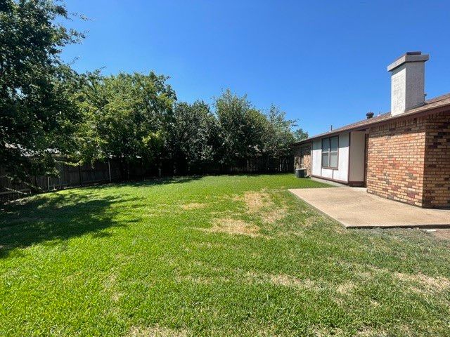 7536 Meadowlark Lane N, Watauga, TX 76148