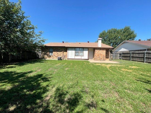 7536 Meadowlark Lane N, Watauga, TX 76148