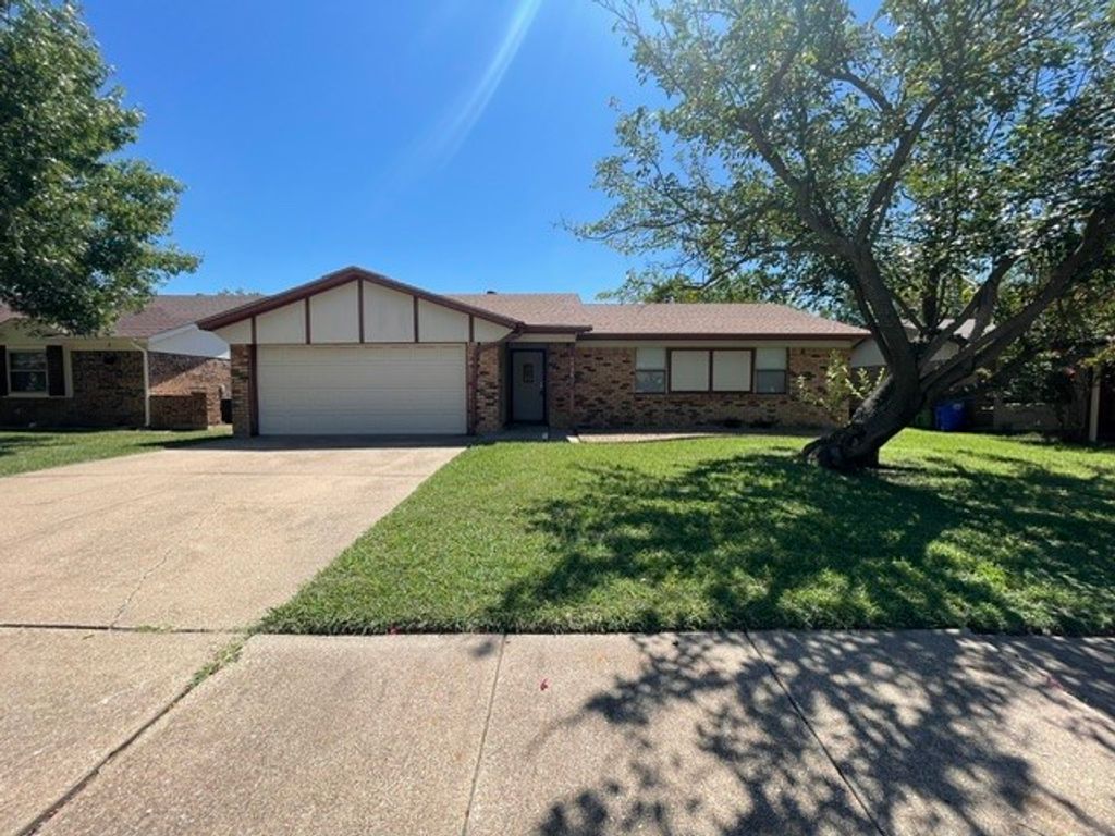 7536 Meadowlark Lane N, Watauga, TX 76148