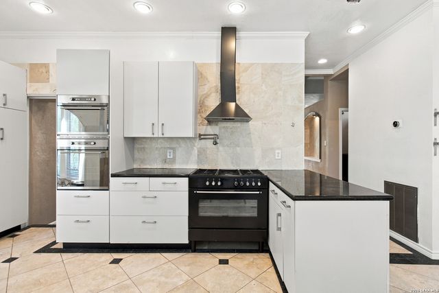 10011 Southwell Road, San Antonio, TX 78240