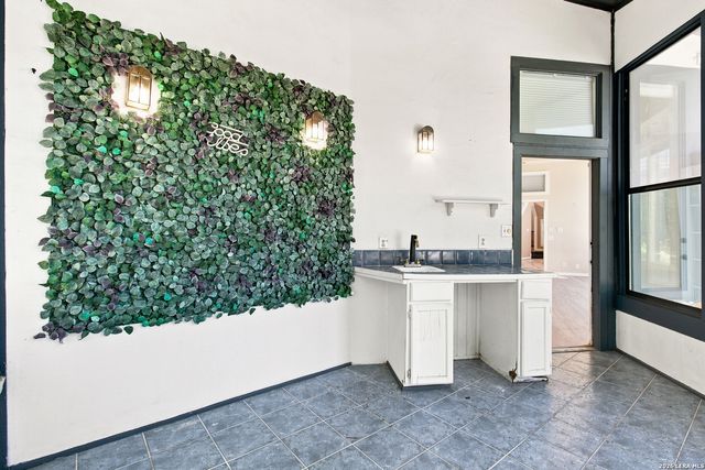 10011 Southwell Road, San Antonio, TX 78240