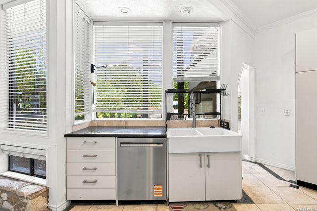 10011 Southwell Road, San Antonio, TX 78240