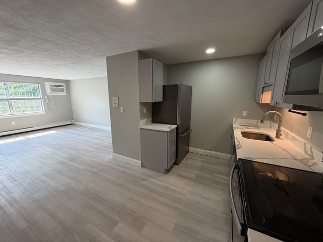 32 Bradford Street 17, Concord, MA 01742