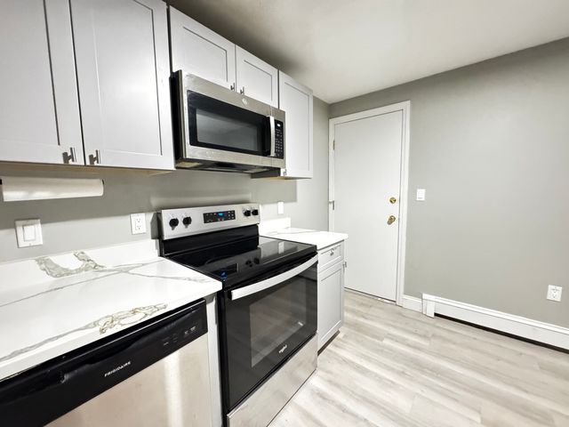 32 Bradford Street 17, Concord, MA 01742