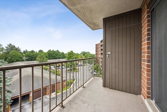 1 Bloomingdale Place 502, Bloomingdale, IL 60108