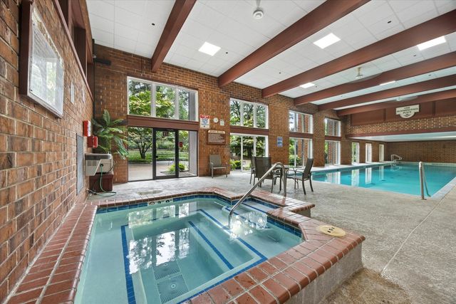 1 Bloomingdale Place 502, Bloomingdale, IL 60108