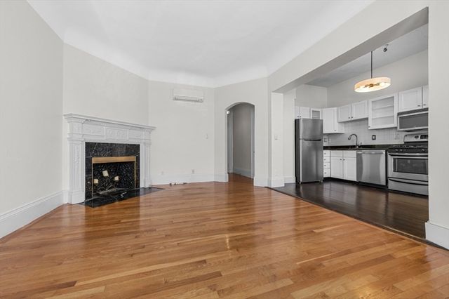 261 Beacon St 21, Boston, MA 02116