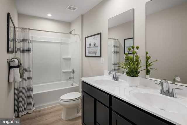 110 EAGLE DR, Gettysburg, PA 17325