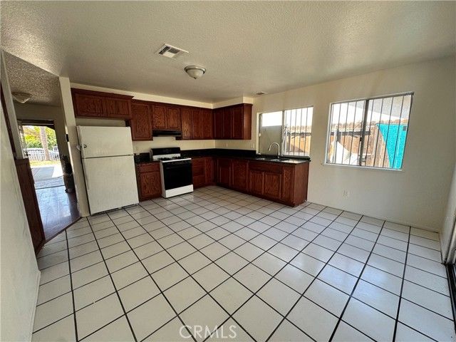 255 S Golden Avenue, San Bernardino, CA 92408