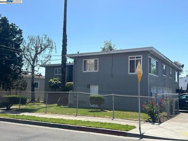 5775 Walnut St, Oakland, CA 94605