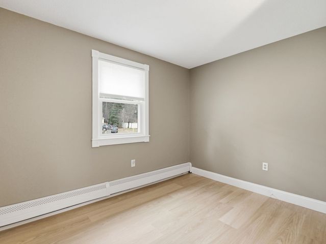 7 Nevens Street, Hudson, NH 03051