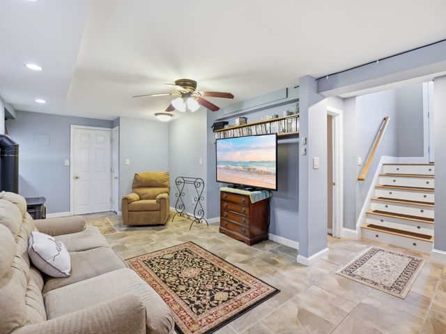 7 Nevens Street, Hudson, NH 03051
