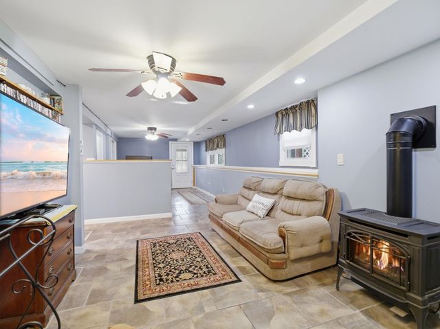 7 Nevens Street, Hudson, NH 03051