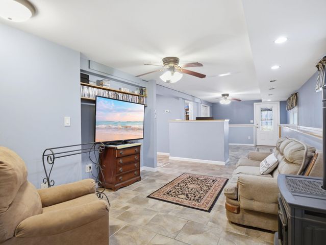 7 Nevens Street, Hudson, NH 03051