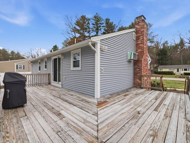 7 Nevens Street, Hudson, NH 03051