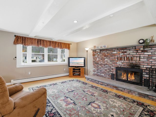 7 Nevens Street, Hudson, NH 03051