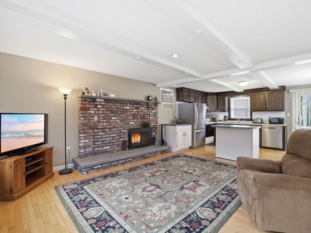 7 Nevens Street, Hudson, NH 03051