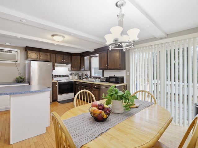 7 Nevens Street, Hudson, NH 03051