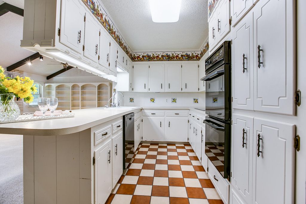 Image 17 of property listing at 2906 Briargrove Lane, San Angelo, TX 76904