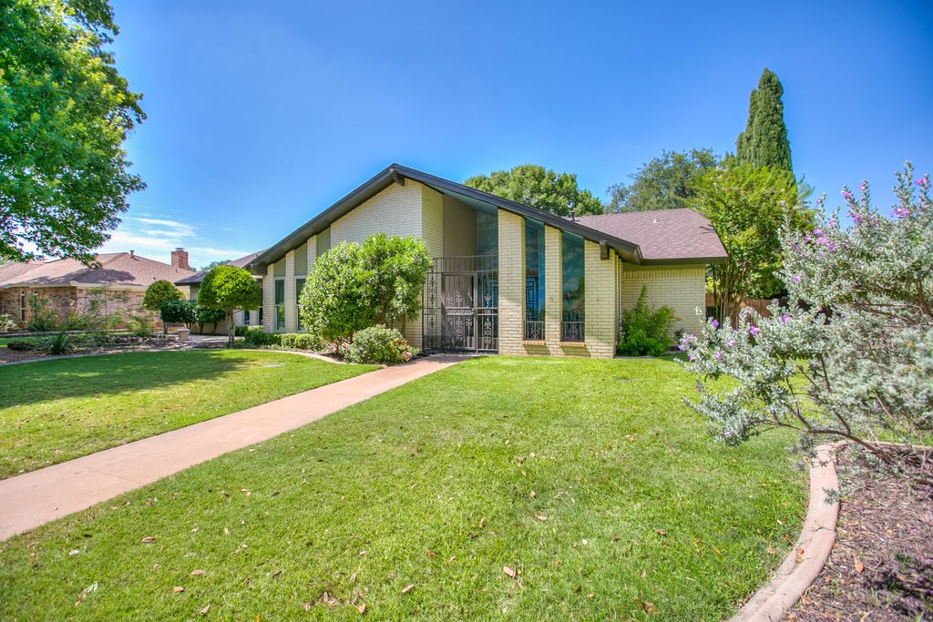 Image 2 of property listing at 2906 Briargrove Lane, San Angelo, TX 76904