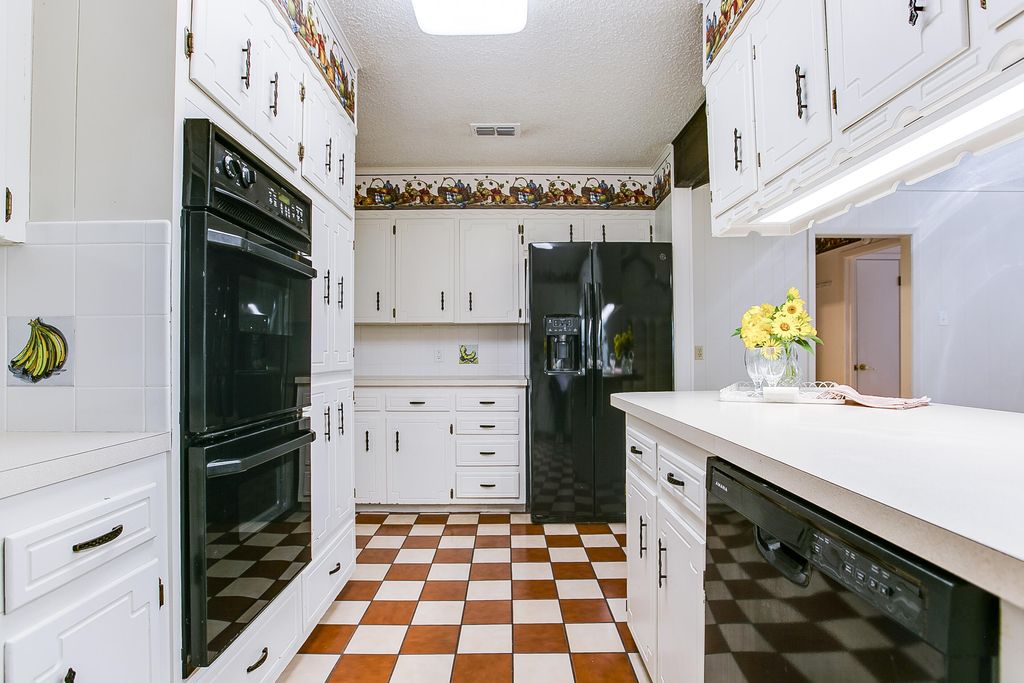 Image 20 of property listing at 2906 Briargrove Lane, San Angelo, TX 76904