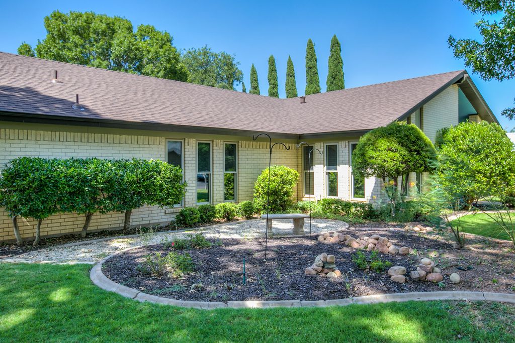 Image 5 of property listing at 2906 Briargrove Lane, San Angelo, TX 76904