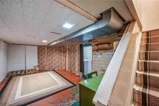 513 Dougherty Ave, Sharon, PA 16146