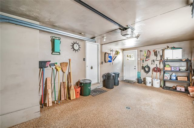 513 Dougherty Ave, Sharon, PA 16146