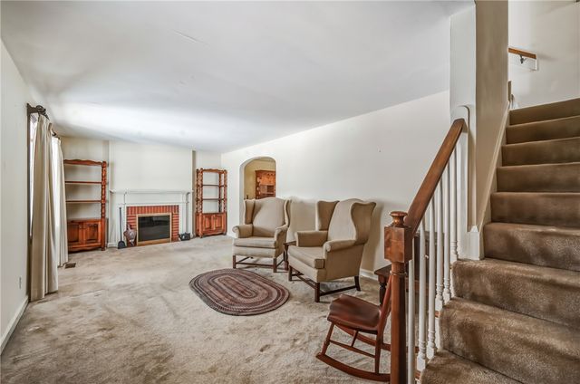 513 Dougherty Ave, Sharon, PA 16146