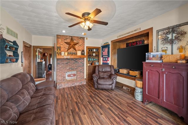 1811 Washington Boulevard, Belpre, OH 45714