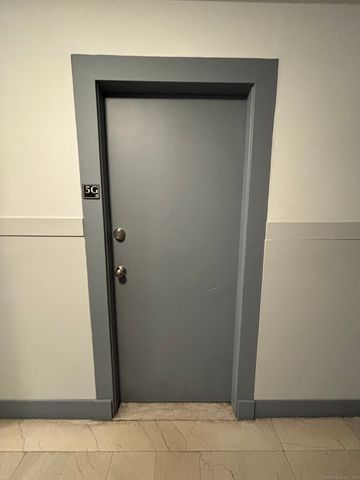 213 Golden Hill Street 5G, Bridgeport, CT 06604