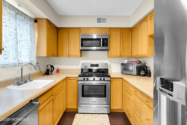 181 Clubhouse Drive, Middletown, NJ 07748