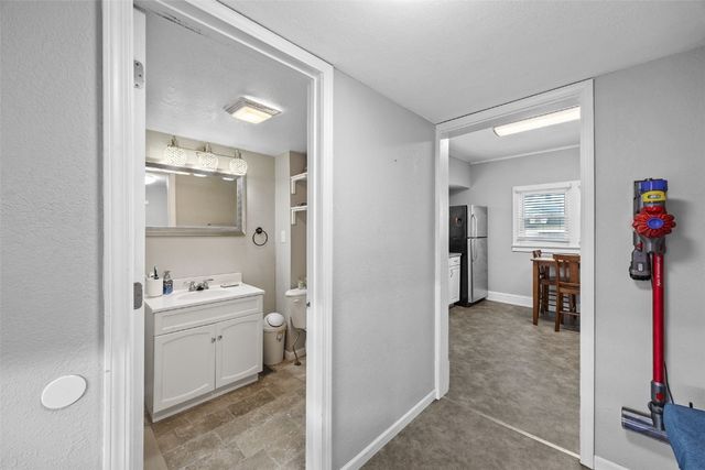 908 W 3rd, Vinton, IA 52349