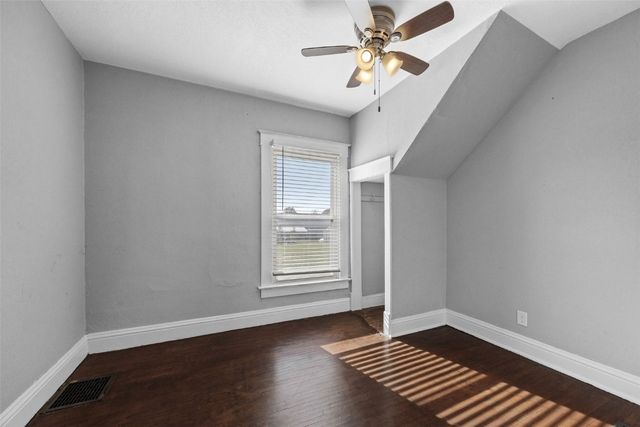 908 W 3rd, Vinton, IA 52349