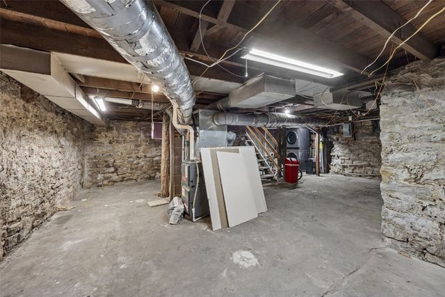 908 W 3rd, Vinton, IA 52349