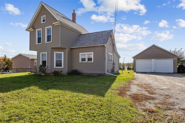 908 W 3rd, Vinton, IA 52349