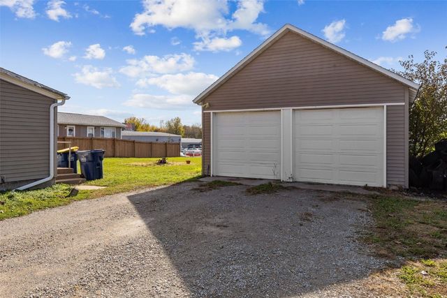 908 W 3rd, Vinton, IA 52349