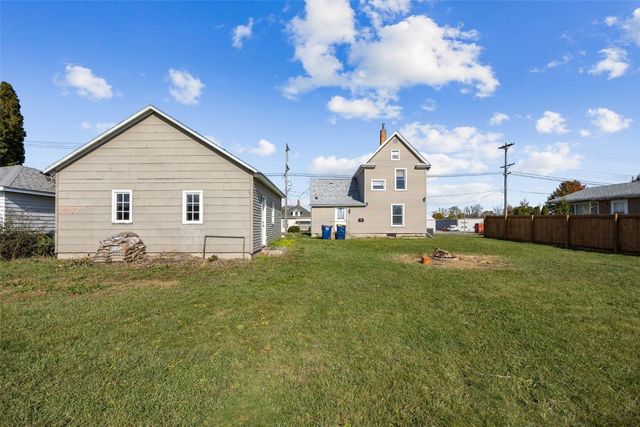 908 W 3rd, Vinton, IA 52349