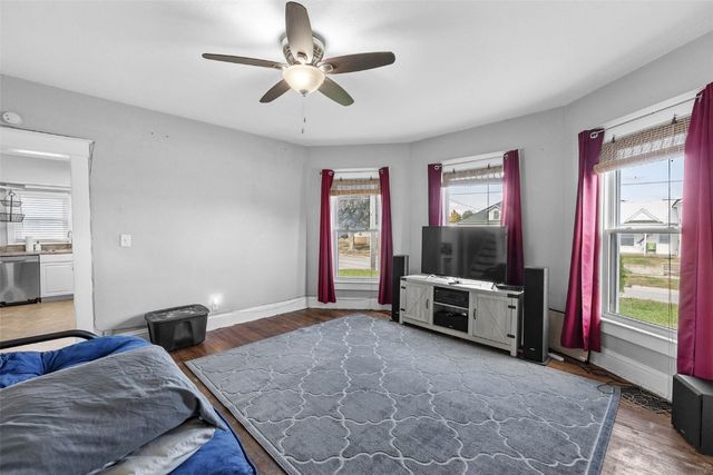 908 W 3rd, Vinton, IA 52349