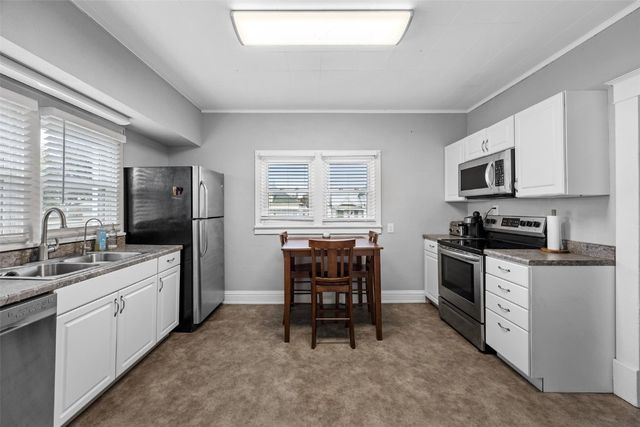 908 W 3rd, Vinton, IA 52349