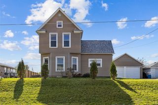 908 W 3rd, Vinton, IA 52349