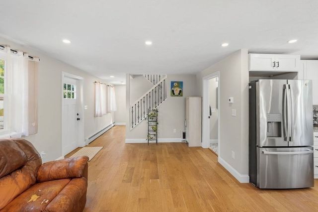 28 Ash St, Webster, MA 01570