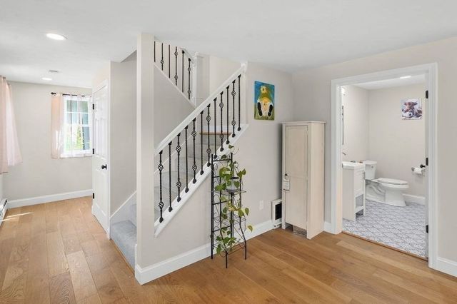 28 Ash St, Webster, MA 01570