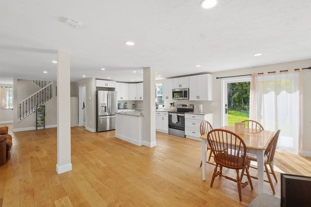 28 Ash St, Webster, MA 01570